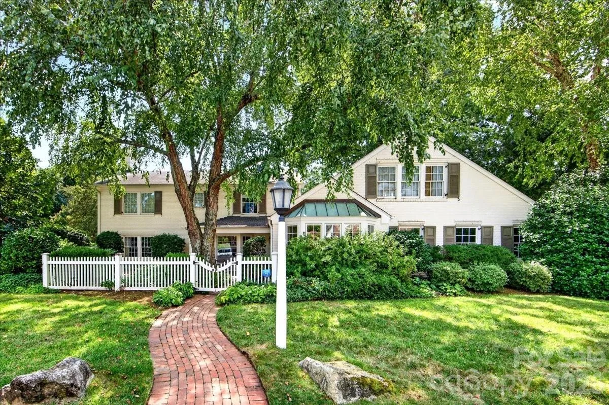 2200 Queens Road E, Charlotte, NC, 28207