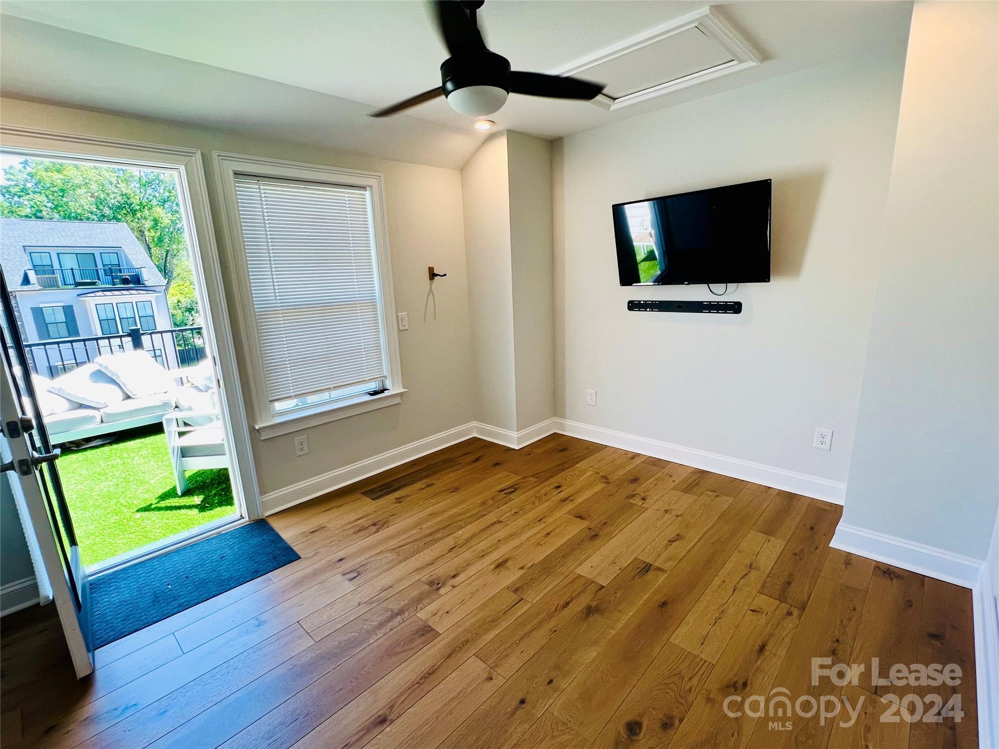 Elizabeth Glen - Residential Lease