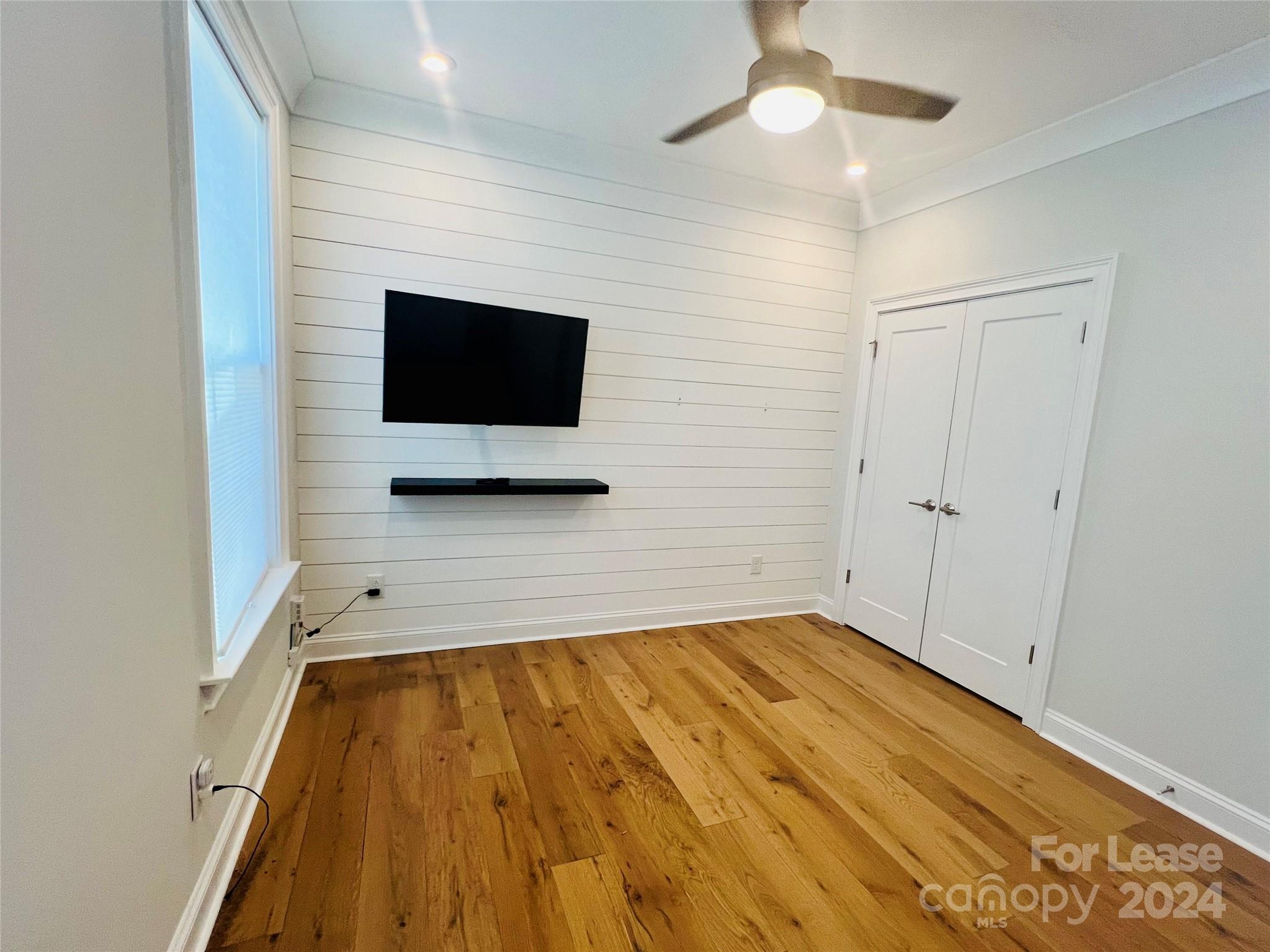 Elizabeth Glen - Residential Lease