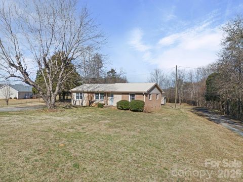 1429 Doggett Road Forest City NC 28043