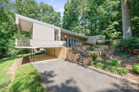 Photo of 220 30th Avenue NW, Hickory, NC 28601 (MLS # 4425984)