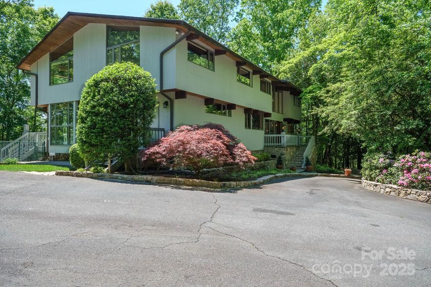 Contemporary style LAKE HOME in fabulous NW Hickory location--approx. 2.82 acres! Per GIS, there is approx. 494' of shoreline on Lake Hickory...WOW! Quality built w/over 5,500 htd sqft on a priv. mostly wooded lot + 3 car detached garage. Open flrplan offers a 2-story great rm w/lrg picture windows that spand the floor-to-ceiling, a stone gas log FP, beamed ceilings, & opens to the dining area. Main lvl office w/adjacent full bth & sunroom(wall unit for HVAC). Spacious KIT has a tile bcksplsh, granite cntrtops, tile flrs, stainless appls, & opens to the keeping/family rm w/wdstove & brkfst nk. Relax in the upper lvl primary BR w/2 closets & full bth--tile flrs, dual sinks, walk-in tile/glass shower. 3 add.BRs & 2 full bths on the upper lvl. The bsmt offers a huge rec/family rm plus wet bar area, half bth, & 2 lrg unfin. storage areas. Expansive decking. Per sellers: Metal shingle roof, water source for house is hooked to city water, but a well is used for the heating & irrigation syst.