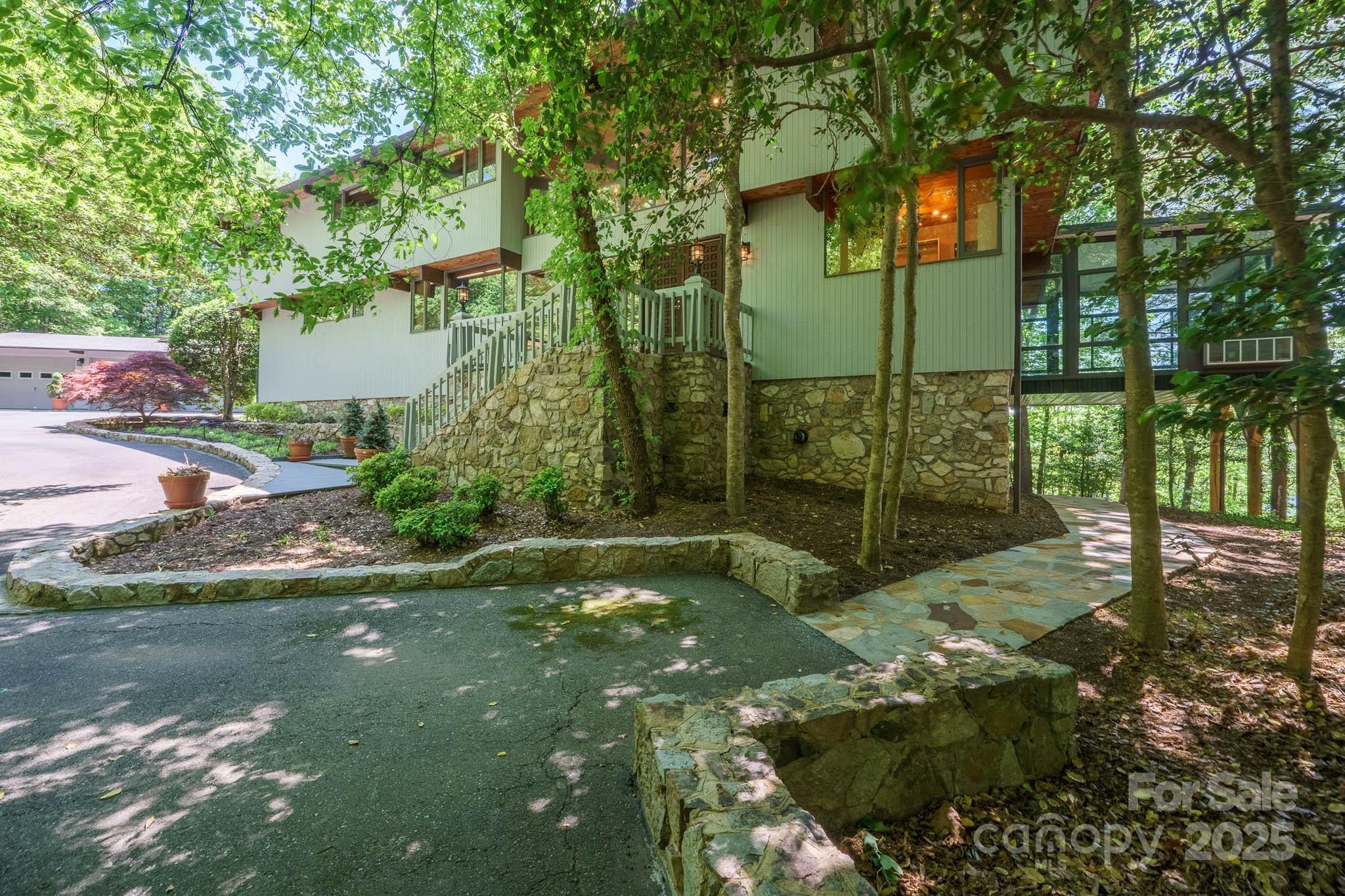 3165 Laurel Ridge Road NW