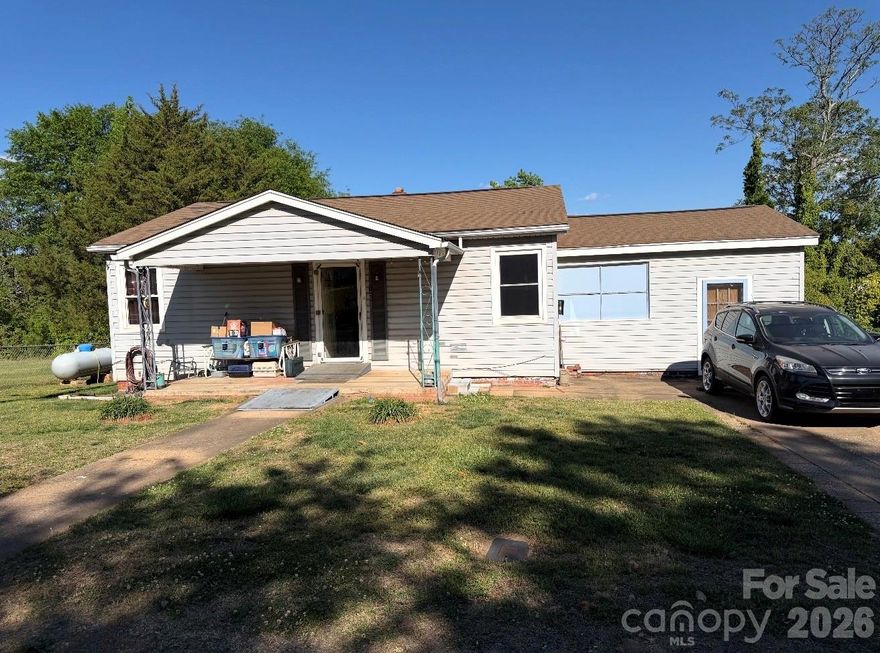 Three bedroom , 1 bath home with an unfinished basement.  It is walking distance to Food Lion , drug store and the walking trail gives easy access to Spindale or Rutherfordton business district.