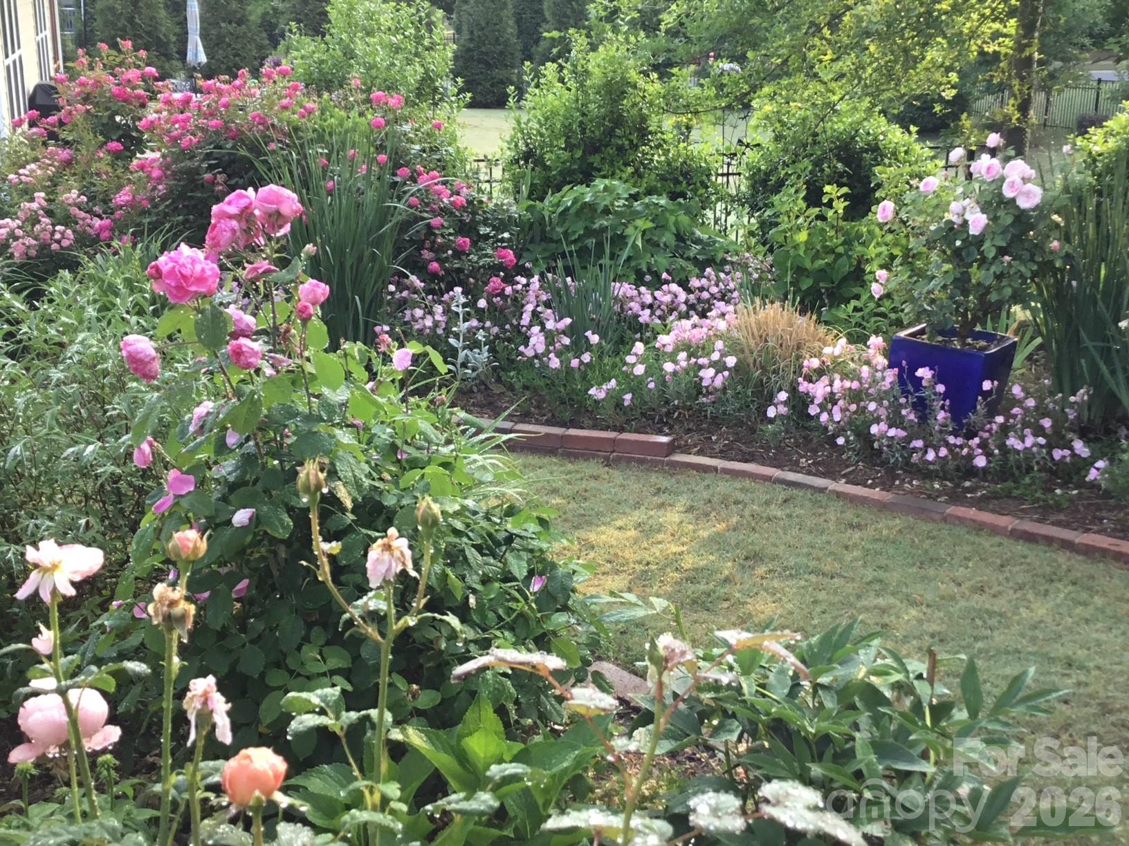 Cobblestone Manor - Residential