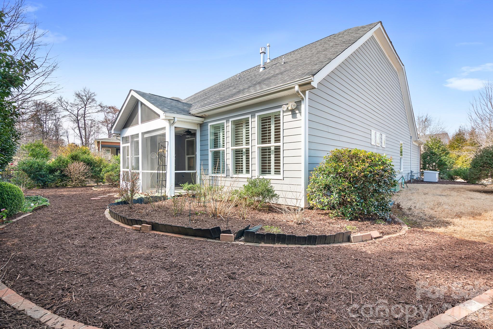 Cobblestone Manor - Residential