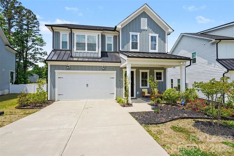 Photo of 1006 Parkes Street, Matthews, NC 28105 (MLS # 4385360)