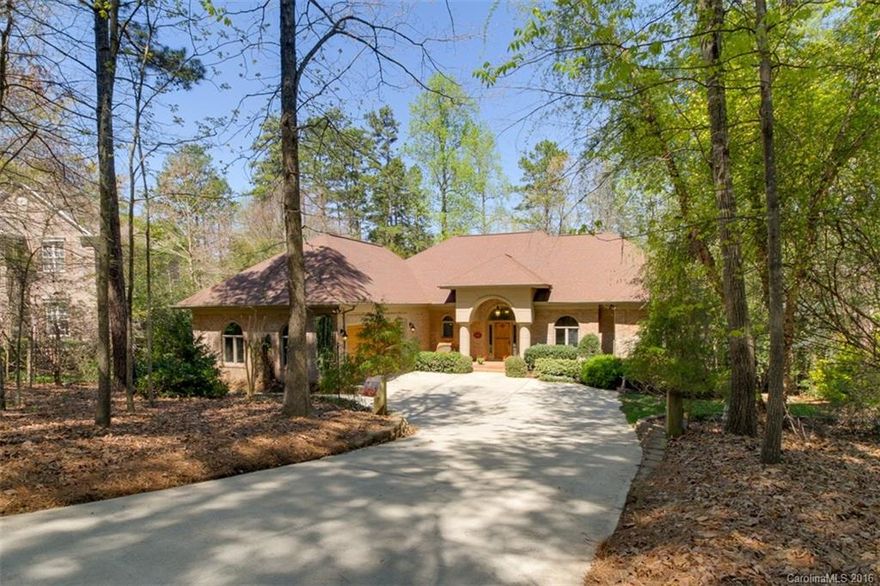 PRIVATE,WATERFRONT,ONE OF A KIND HOME in desirable Sailview neighborhood.Nestled in a cul-de-sac w/104' of shoreline sits on a quiet cove/part of the protected wild life habitat.Enjoy swimming, fishing, and kayaking from your own backyard.Amazing craftsmanship w/bamboo floors,rustic beamed ceilings.Fabulous custom kitchen/counter bar w/tiled breakfast area&walls of windows overlooking lake. Features central vacuum,irrigation,heated floor in the master bath and more.Also DEEDED BOATSLIP included!