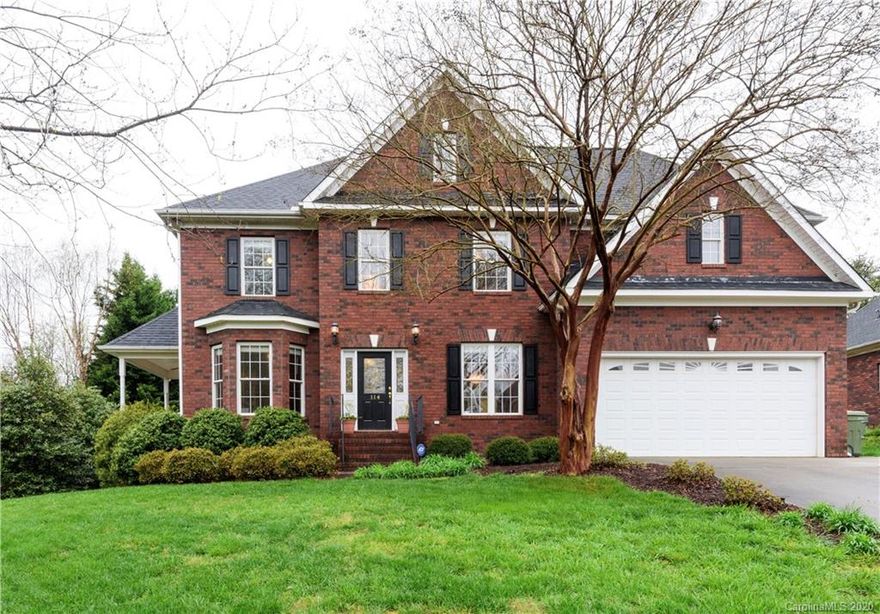 $10,000 PRICE ADJUSTMENT!!! Beautiful full-brick home in Stirling Heights on almost half an acre! Recent updates include custom maple cabinetry with maximum pull-out storage in kitchen and baths, HVAC (downstairs in 2018 and upstairs in 2016), new deck and a newly remodeled master bath! Hardwoods are featured throughout the first floor and upstairs you'll find new carpet walk-in closets in each bedroom and a 4th BR/Bonus room option. Zoned for Fort Mill schools!
https://www.youtube.com/watch?v=XyAPkSh-CSk