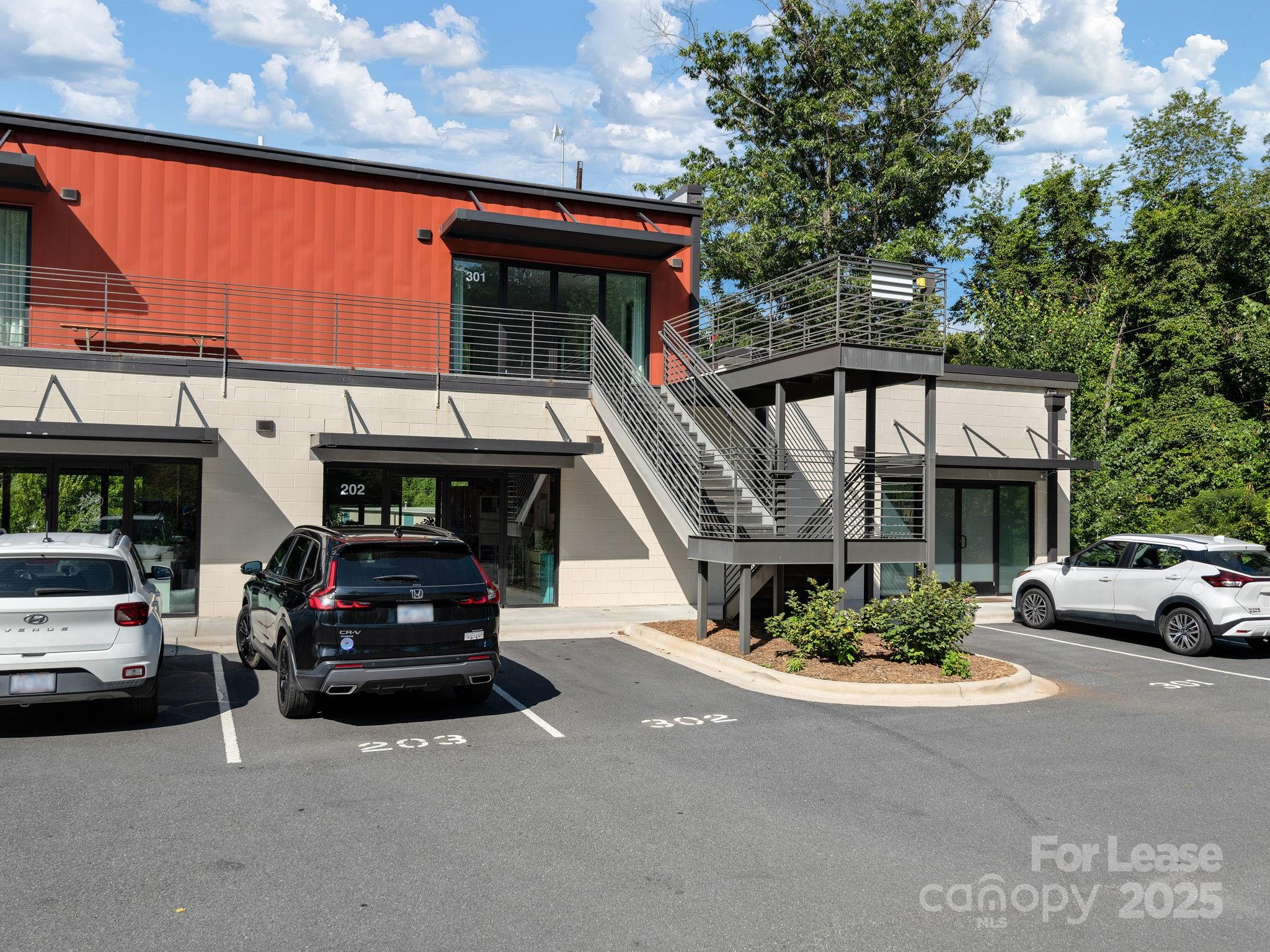 76 Glendale Avenue 302