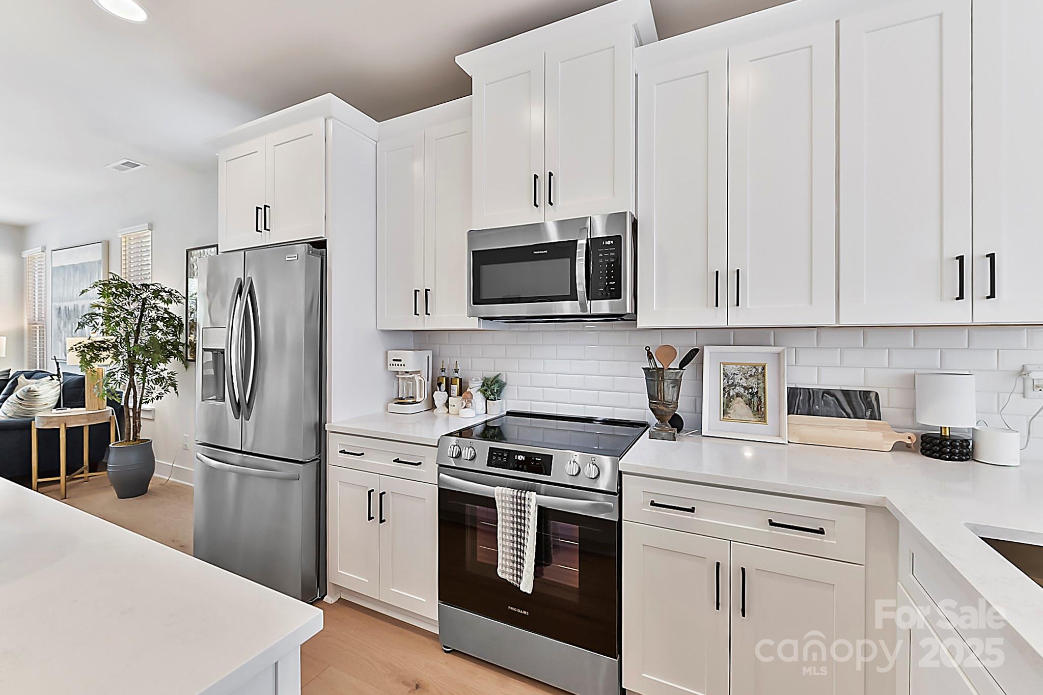 1223 E 16th Street 13