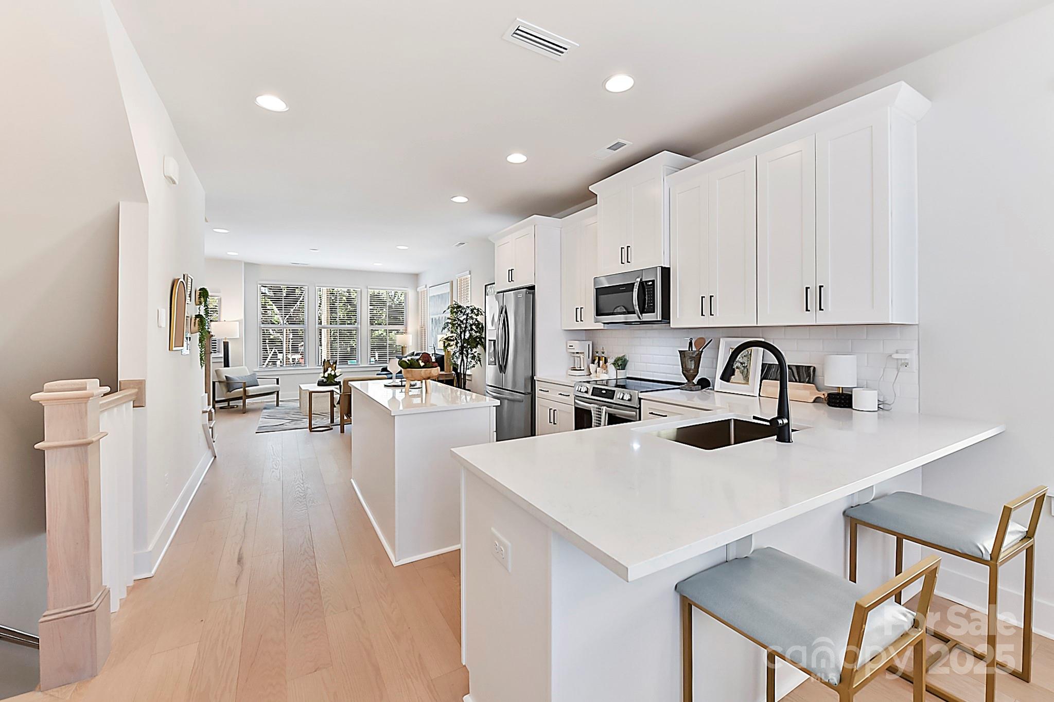 1223 E 16th Street 13