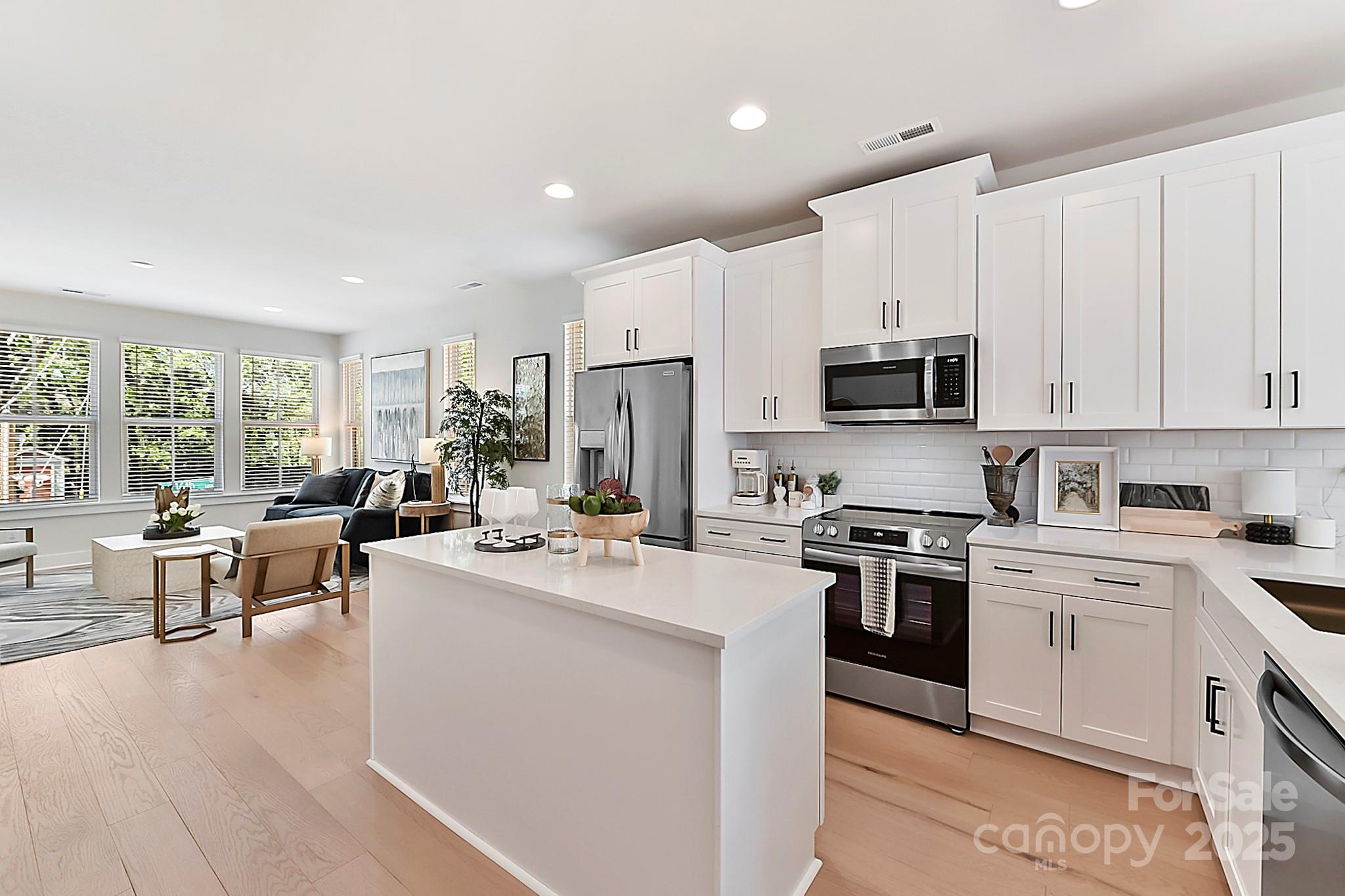 1223 E 16th Street 13