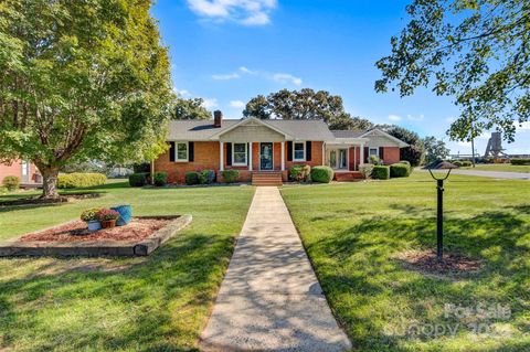 A home in Hickory