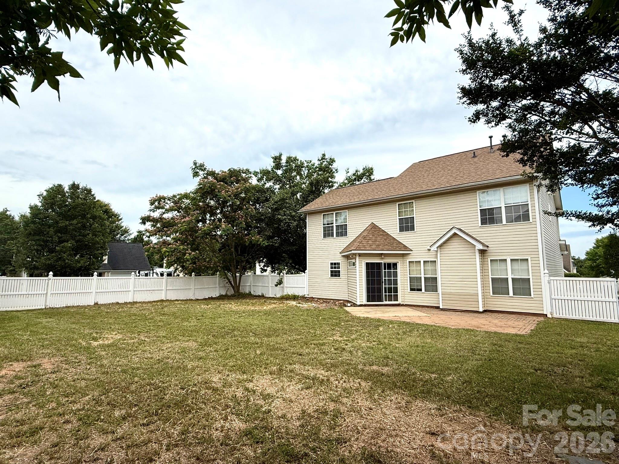 2720 Round Hill Road