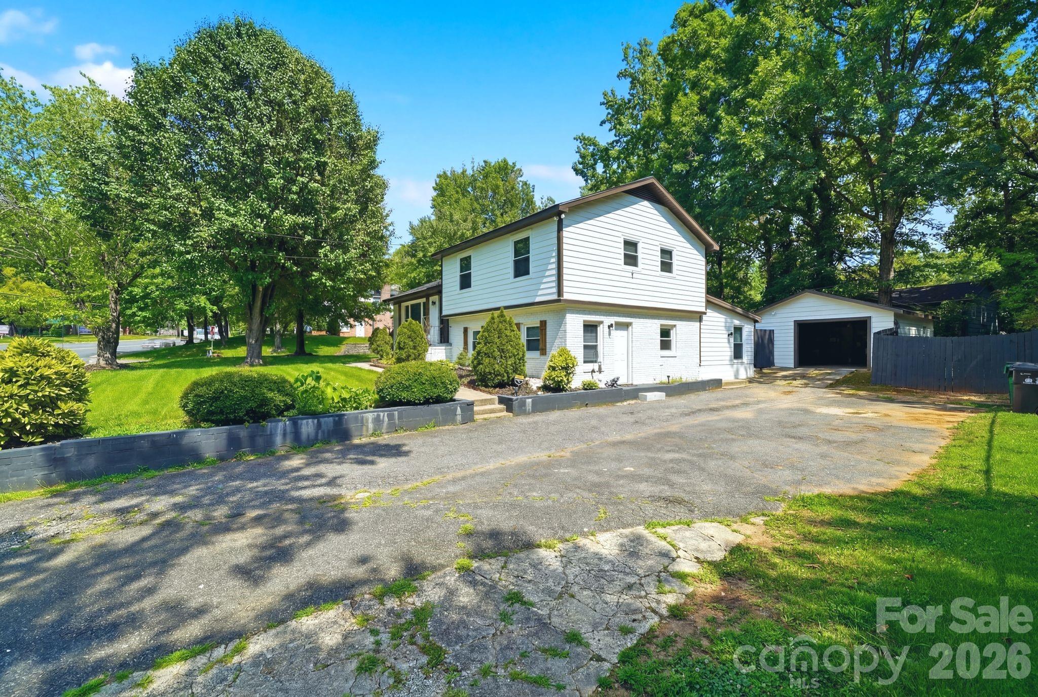 7552 Idlewild Road