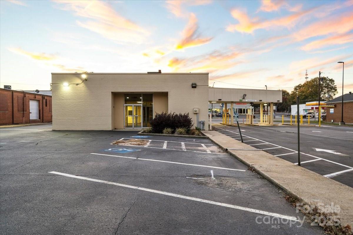 704 N Cannon Boulevard