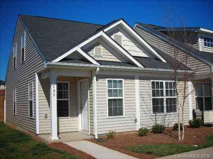 END UNIT town home in the heart of Lake Wylie! Wonderful open floor plan features Great Room/Dining combination with breakfast bar. Kitchen cabinets have crown molding and upgraded hardware. All appliances are included! Two nice-sized secondary BRs & full bath on main level. Large upstairs Master w/ full bath & sound barrier insulation. Programmable thermostat. PRIVATE patio. Enjoy the community pool! (Great Room carpet will be replaced w/ carpet or laminate)