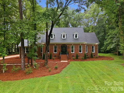 Photo of 1224 Lago Vista Drive, Matthews, NC 28104 (MLS # 4387373)