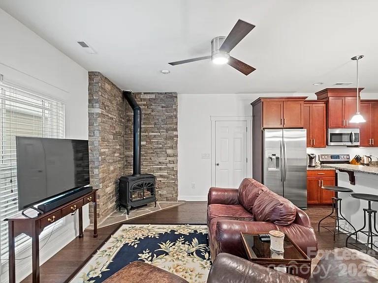 20019 Lamp Lighters Way