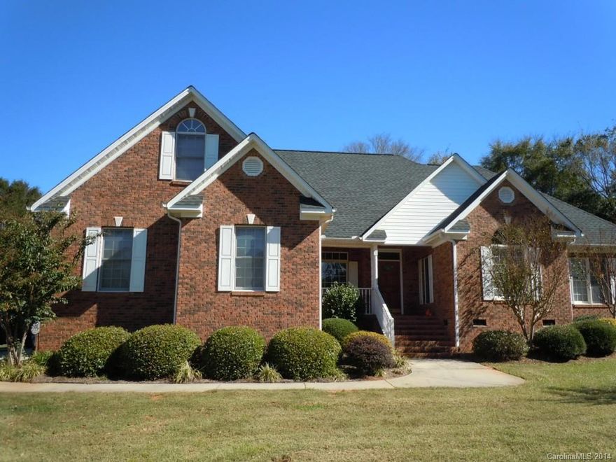 Remarkable all brick ranch with bonus over garage. Dual HVAC units, side entry garage on cul-de-sac lot. Very open floor plan with hardwoods, granite, stainless appliances, under counter kitchen lighting & so much more. Must see!