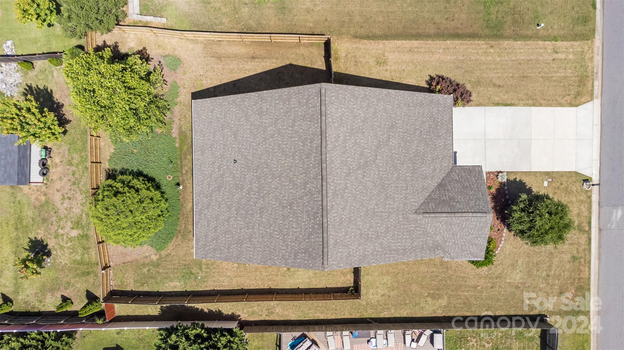 Ellis Pond - Residential