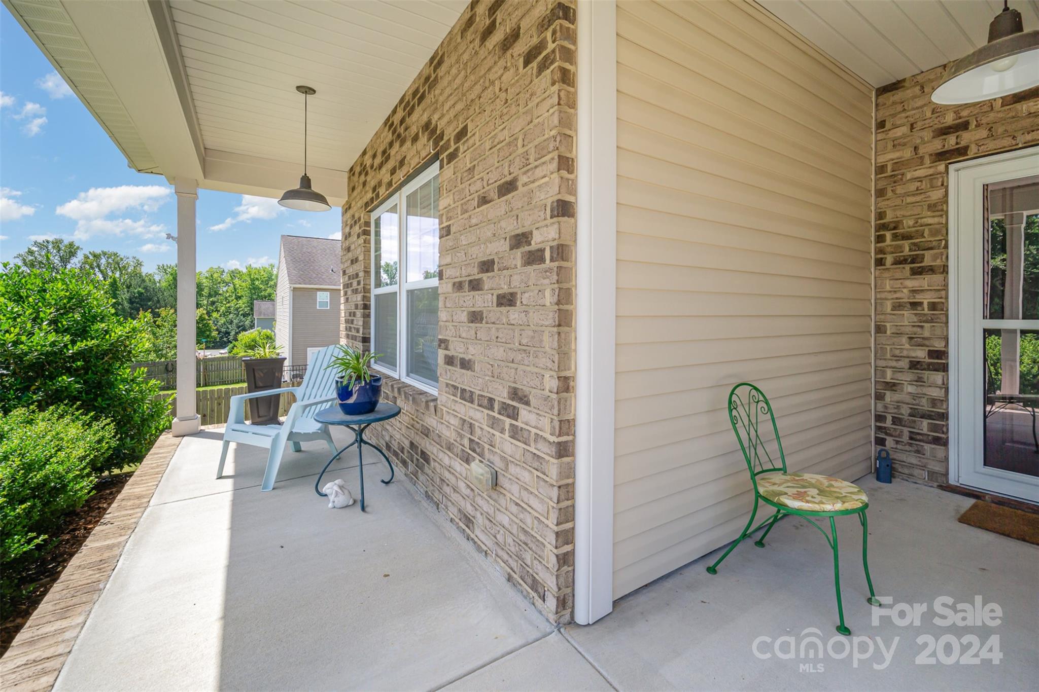 Ellis Pond - Residential