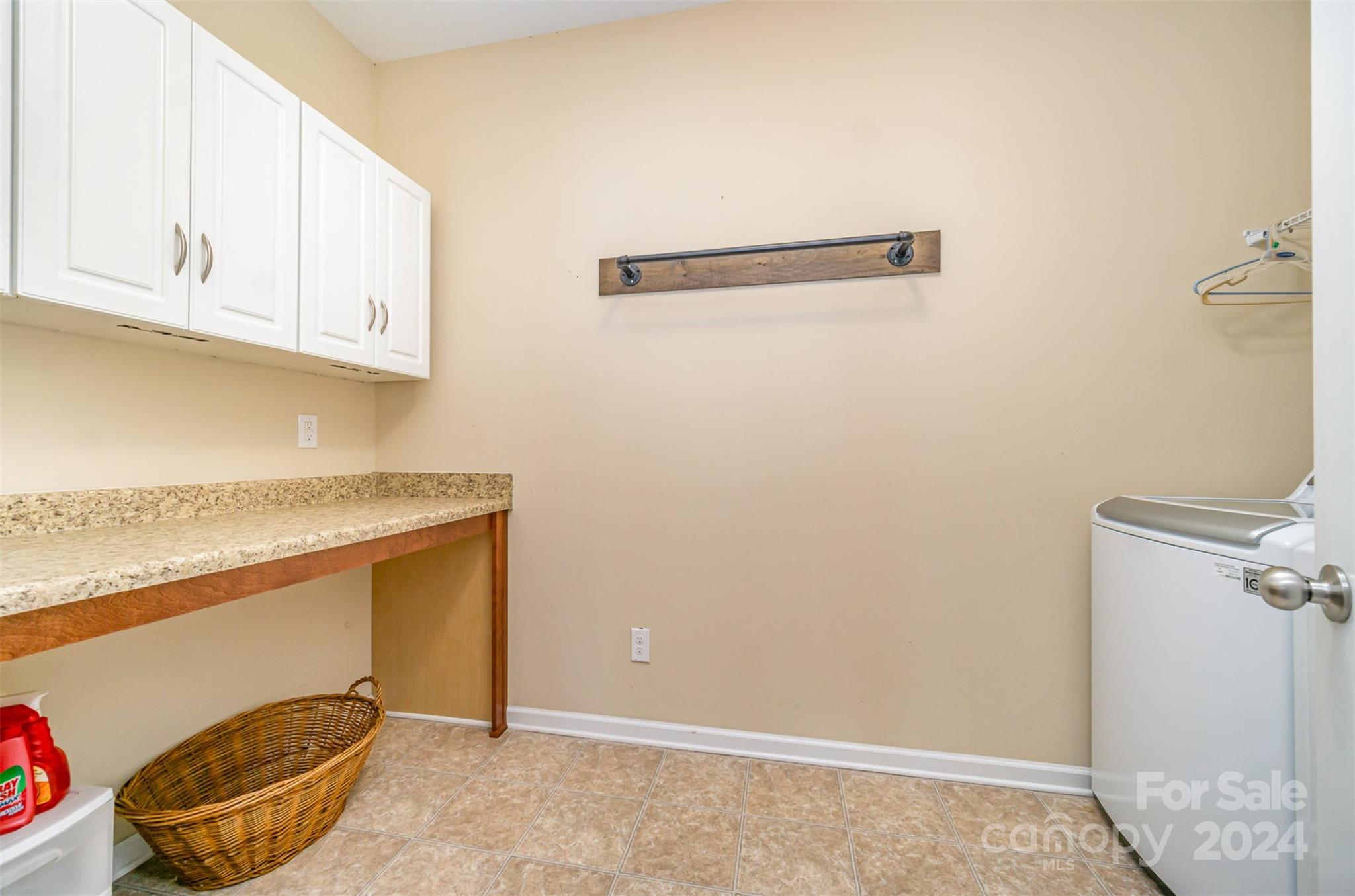 Ellis Pond - Residential