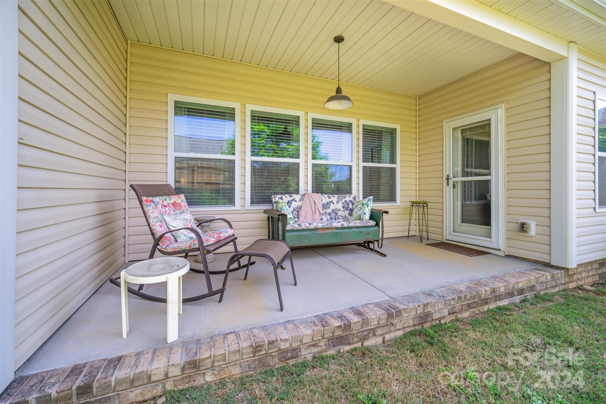 Ellis Pond - Residential