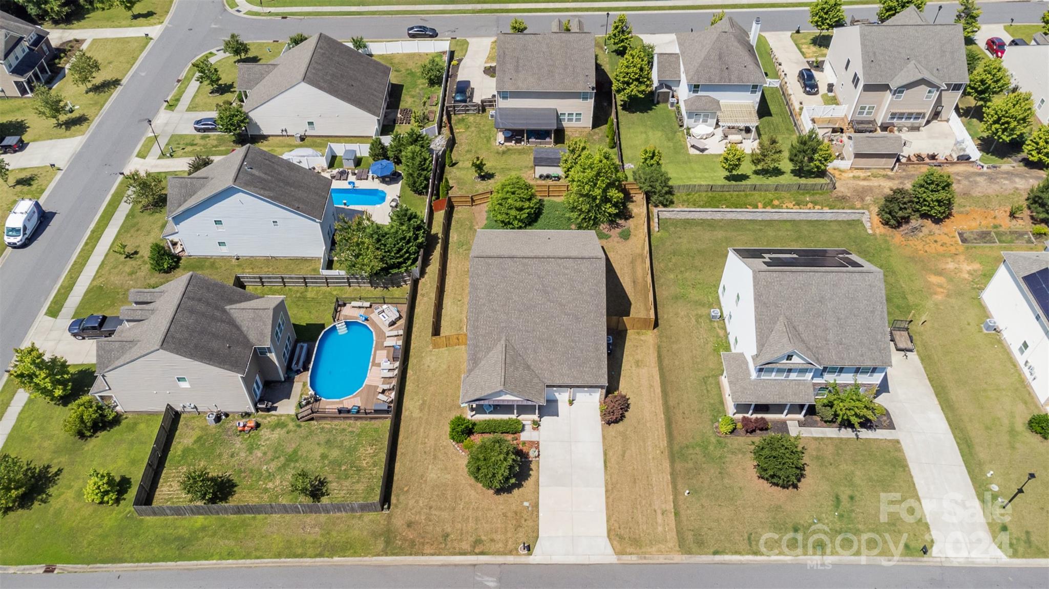 Ellis Pond - Residential