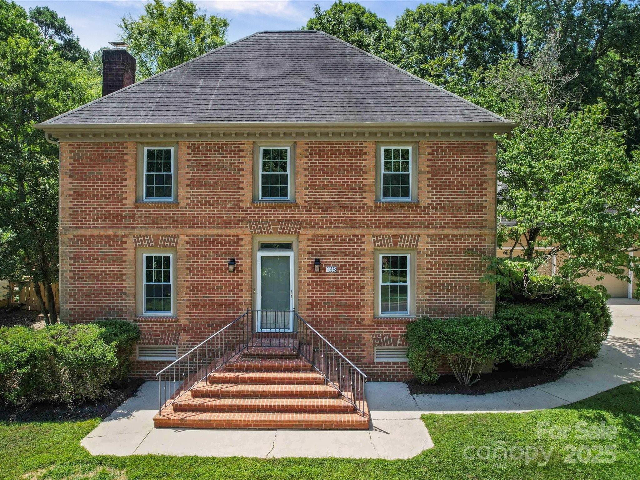 138 Tetbury Avenue NE