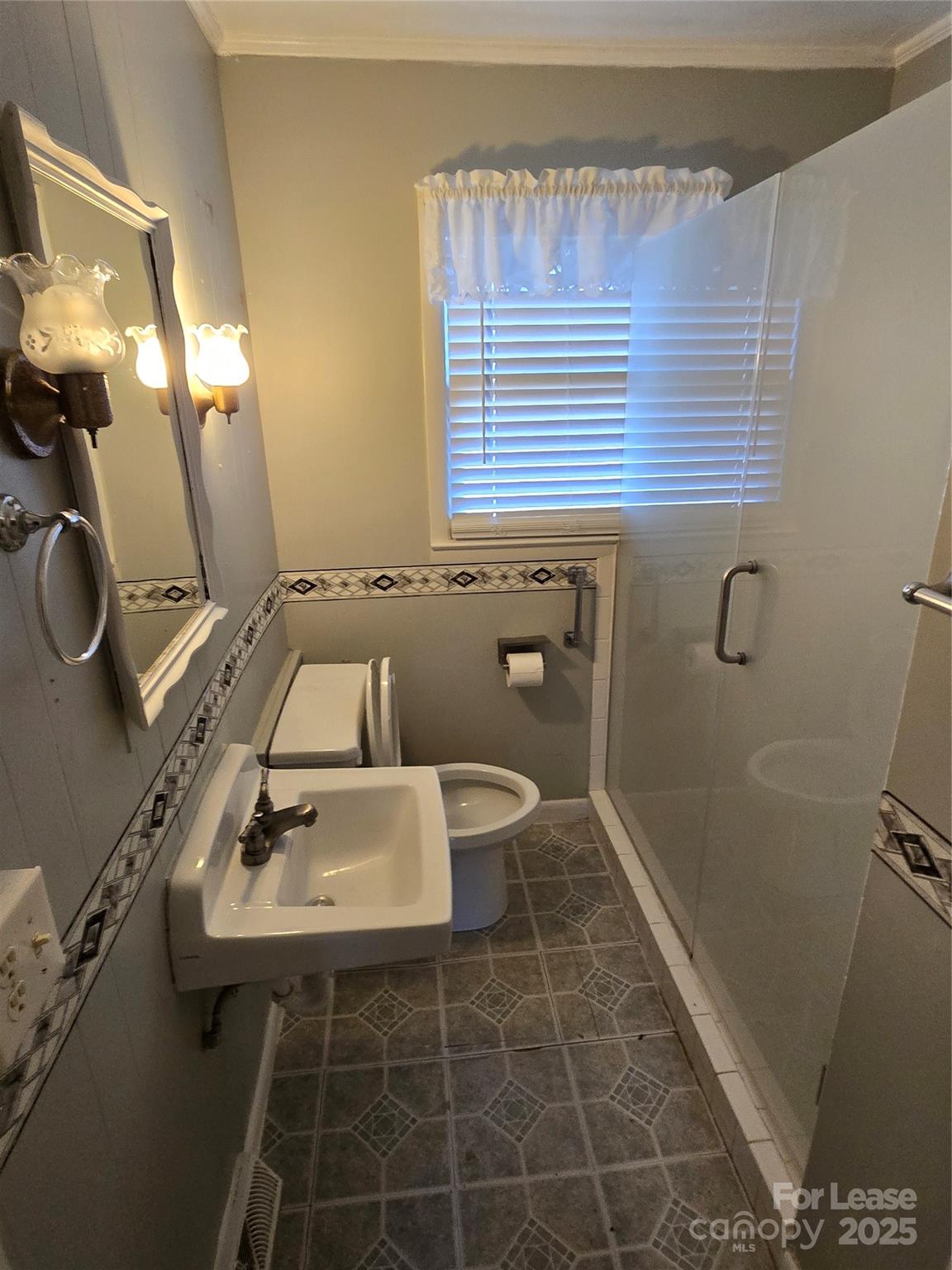 1233 E Cannon Avenue