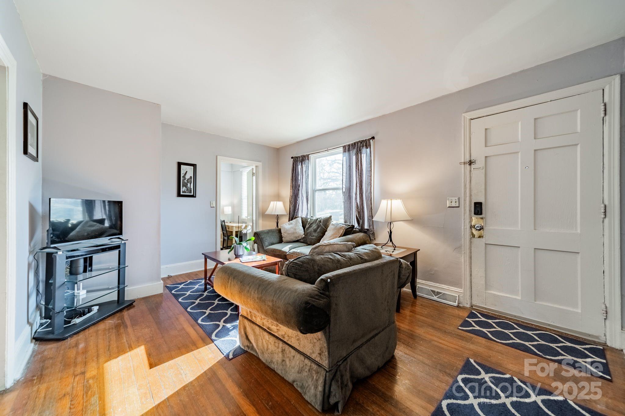 2516 Columbus Circle