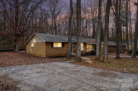 5001 Lakecrest Drive Charlotte NC 28215