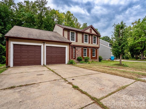 Photo of 8400 Mayerling Drive, Charlotte, NC 28227 (MLS # 4438386)