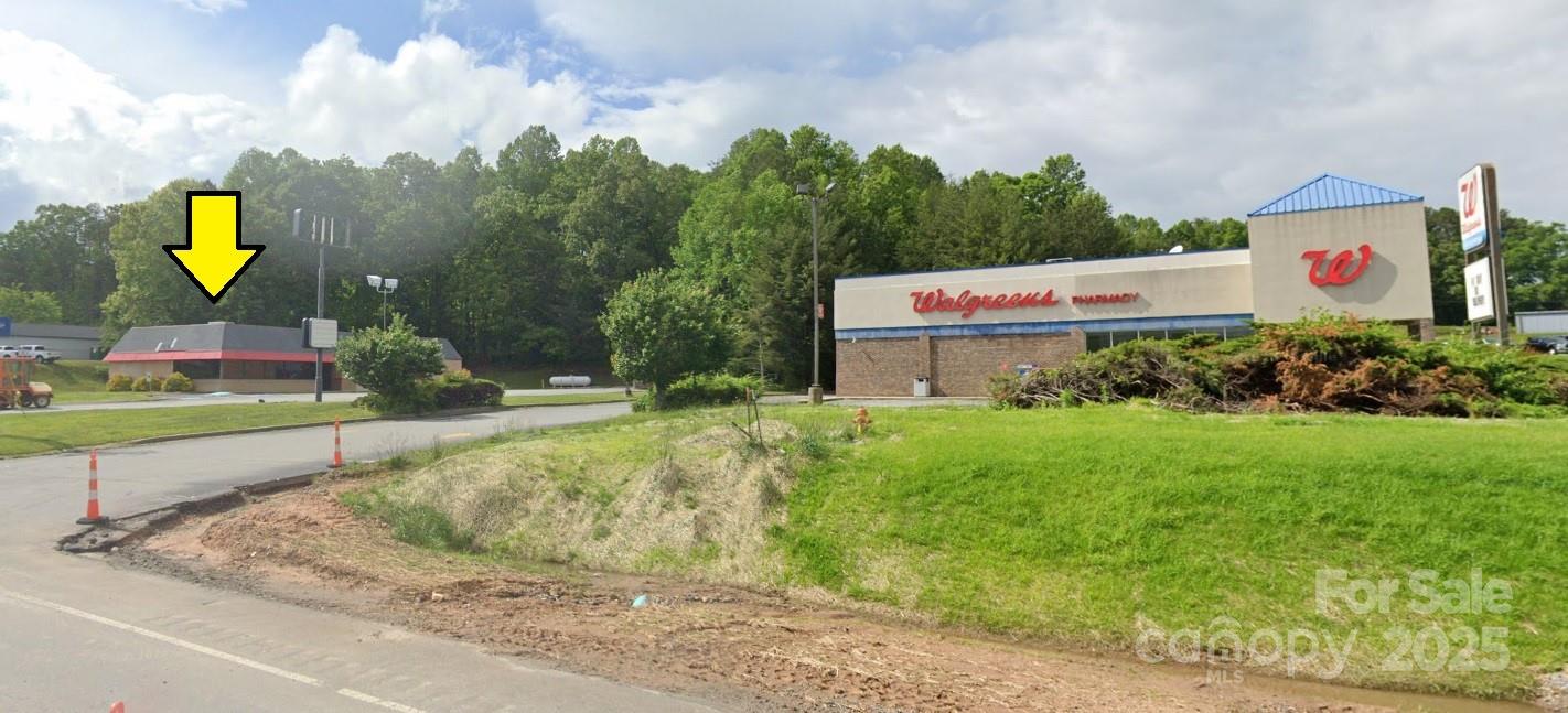 58 Hwy 64 Corner W