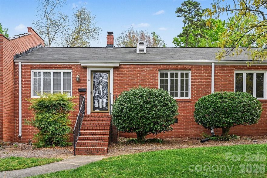 Located in the heart of Myers Park, this ranch condo is in a PRIME location! With original hardwood floors, full brick and move in ready. Featuring 2 bedrooms and a full bathroom. Easy access to the greenway, Freedom Park, Selwyn Ave, Park Road shopping, Montford and more. This is your opportunity to own a Scotland Colony condo that rarely come on the market!