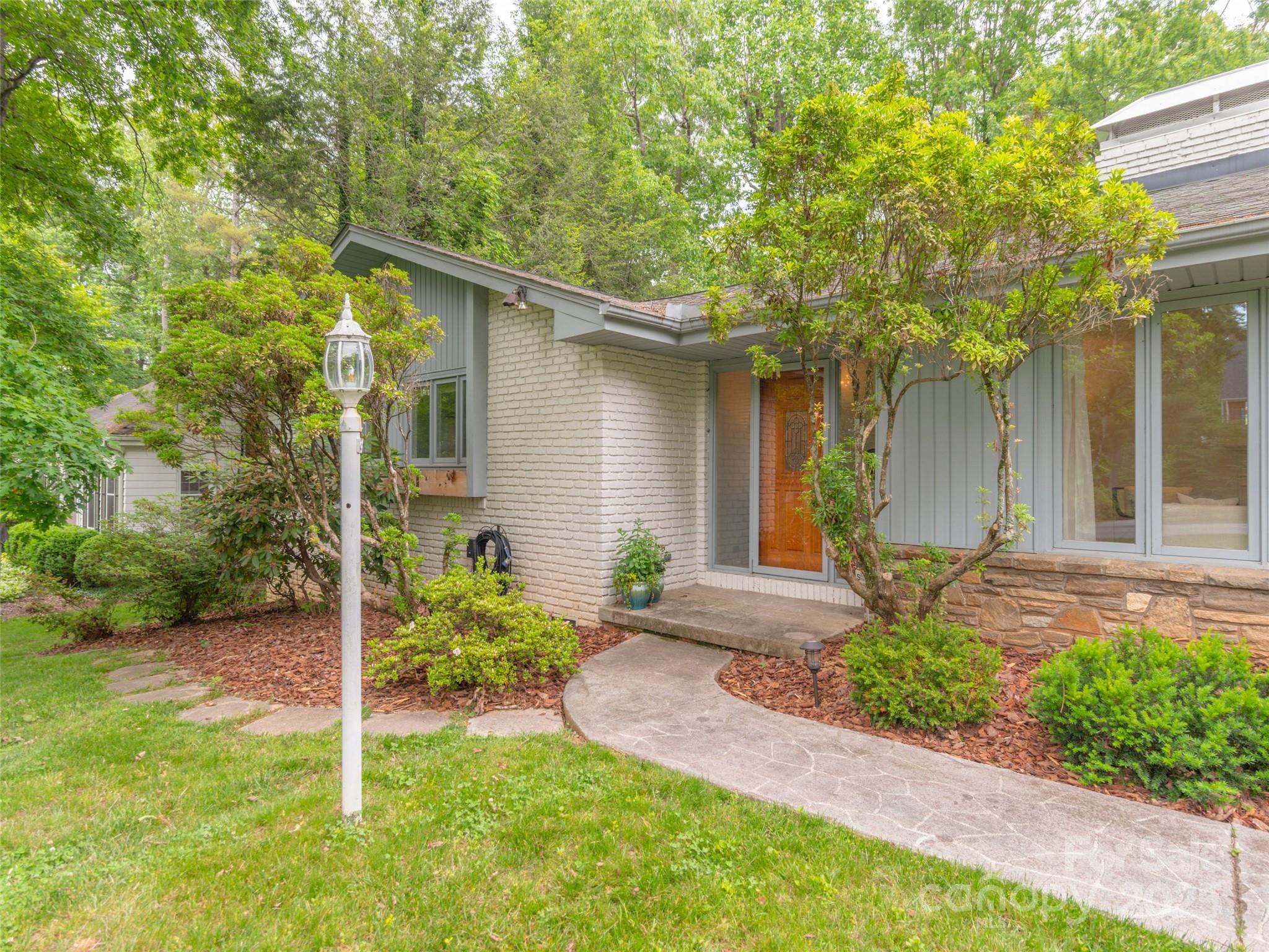 6 Browntown Road