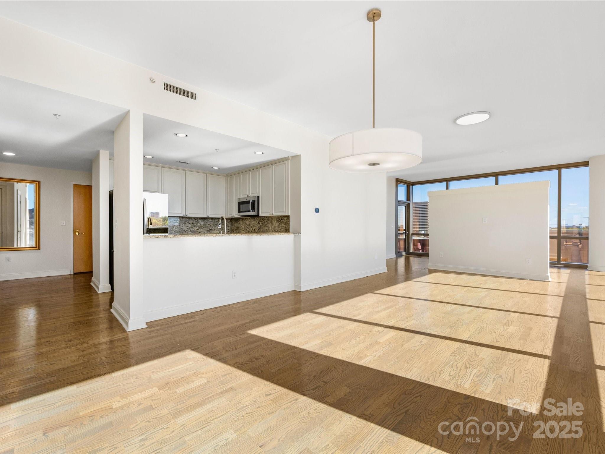 315 Arlington Avenue 903