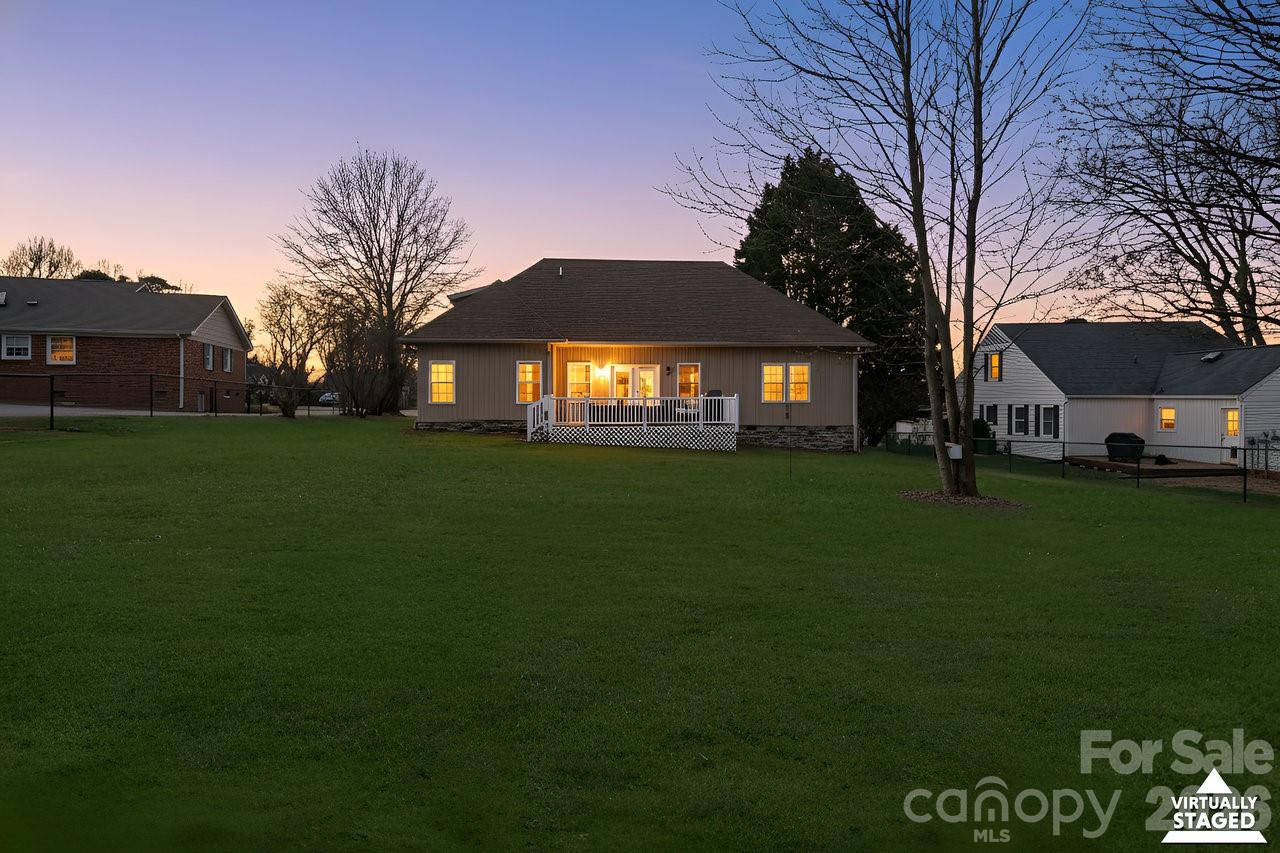 3670 9th Street Drive NE