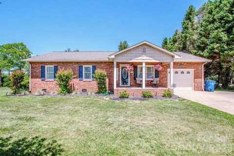 Photo of 2426 Ashford Drive, Newton, NC 28658 (MLS # 4382287)