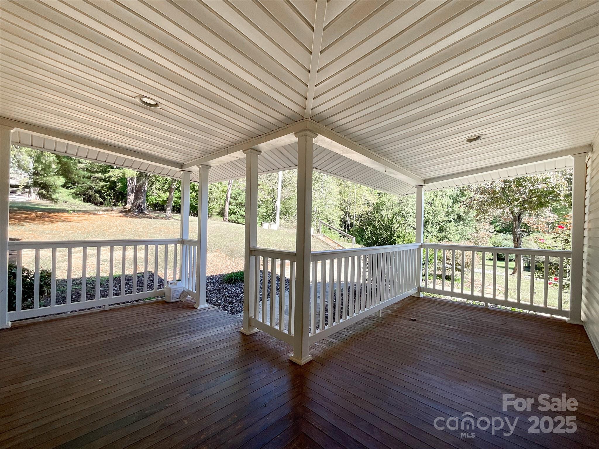 2006 Okeewemee Road