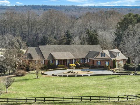 1970 Chesnee Road Columbus NC 28722