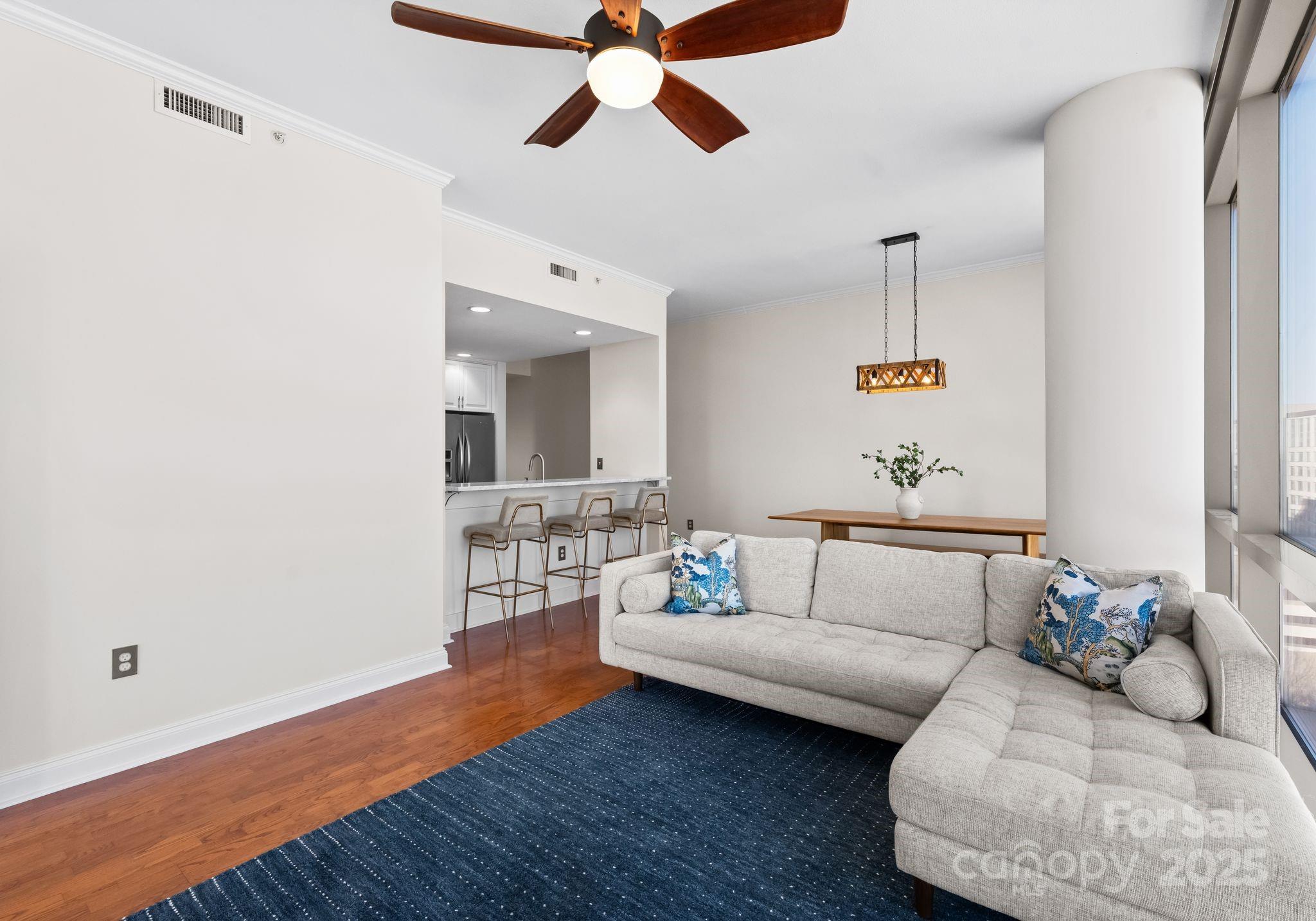 315 Arlington Avenue 1601