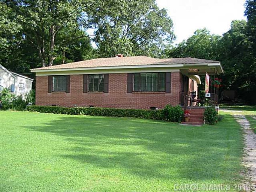Very clean 3Bedroom/1Bath Ranch on large lot. Hardwood Floors. Priced to sell.