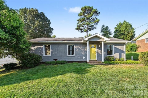 Photo of 812 Capps Hill Mine Road, Charlotte, NC 28216 (MLS # 4420092)