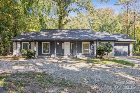 Photo of 5500/5434 Milhaven Lane, Charlotte, NC 28269 (MLS # 4315477)