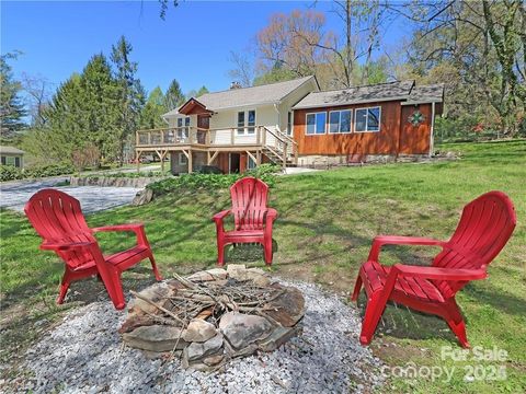 Photo of 811 Miami Terrace, Hendersonville, NC 28791 (MLS # 4295505)