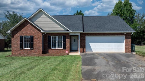 Photo of 1420 Farmington Hills Drive, Conover, NC 28613 (MLS # 4426620)