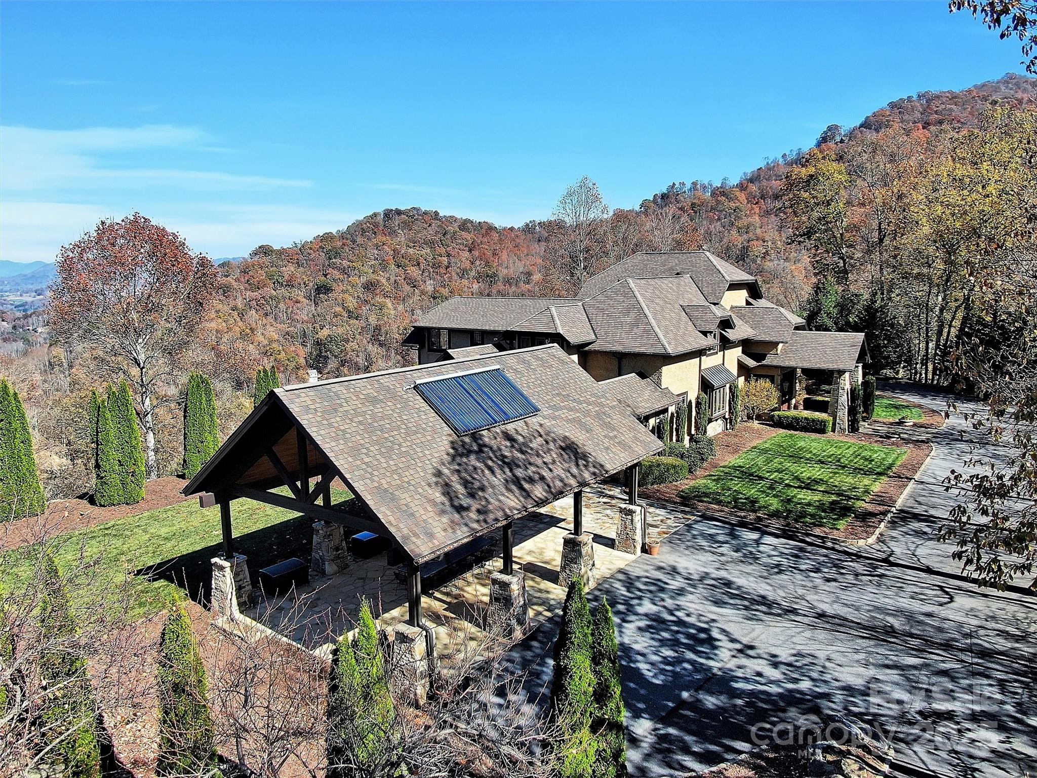 SANCTUARY COVE - Residential